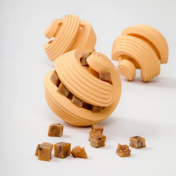 foto van drie labyrint treat toys van Int. Pets